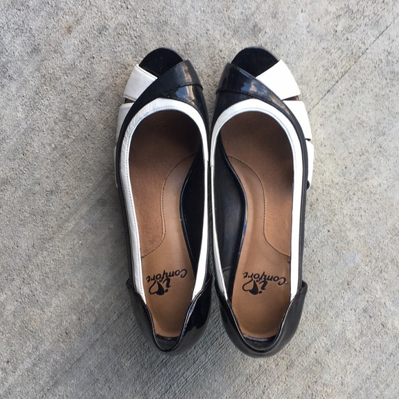Shoes - Peep toe kitten heels